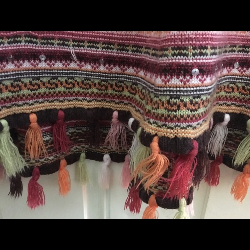 Poncho - Picture 3 of 4